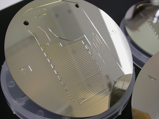 Injection mold with 2-level microfluidic design and various mechanical features